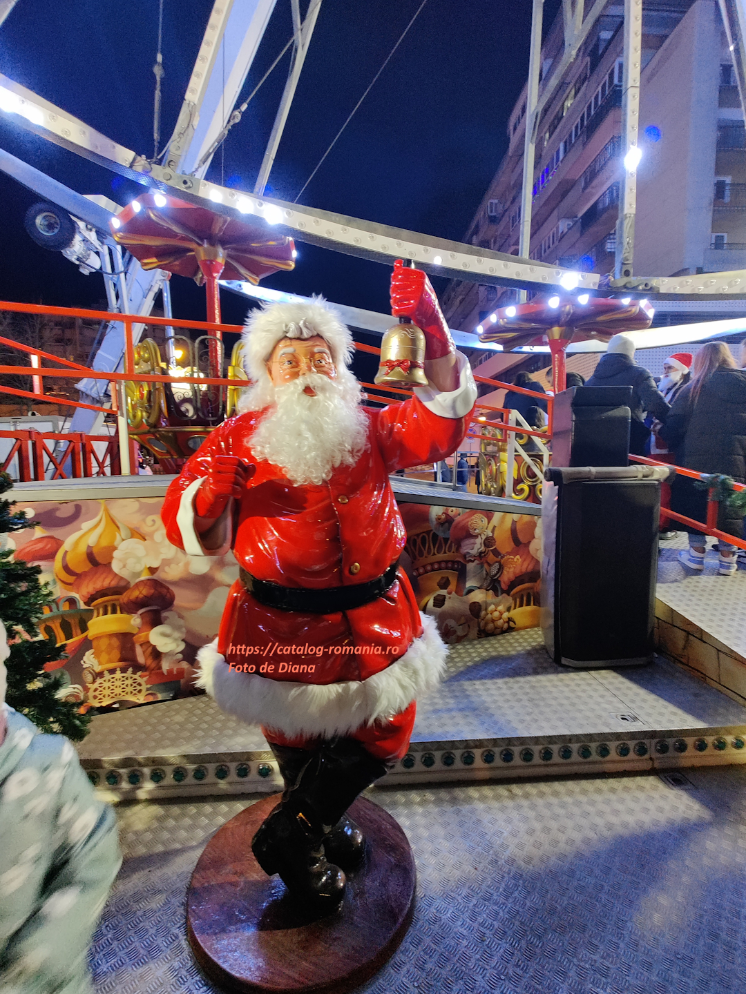 La targul de Craciun in Iasi - mos craciun rosu targ fotografie Diana
