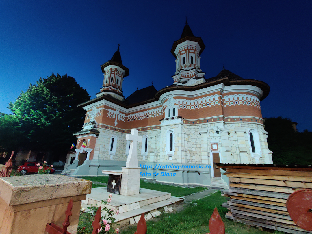 Orasul Piatra Neamt - romania moldova biserica lumina noaptea piatra neamt fotografie Diana