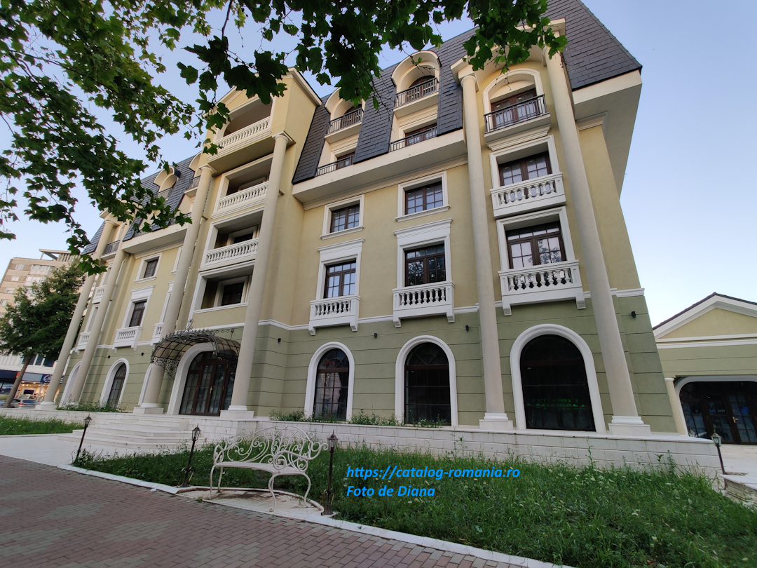 Orasul Piatra Neamt - romania moldova cladire veche istoric piatra neamt fotografie Diana